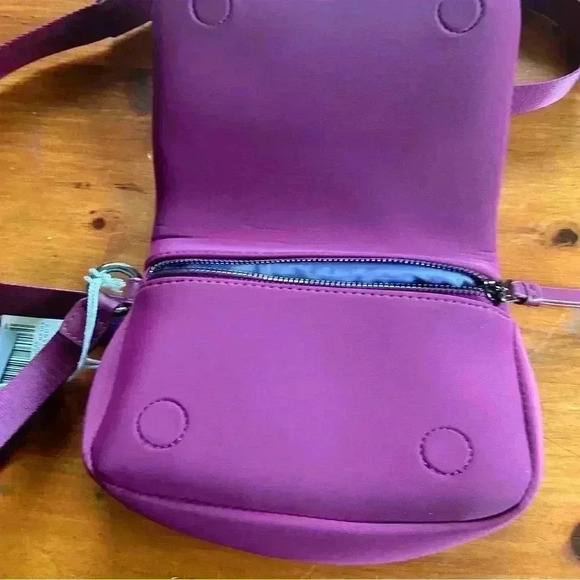 SERRA Cranberry NEOPRENE Convertible Wristlet Waist/Sling Bag Handbag New W/Tags - Picture 9 of 10